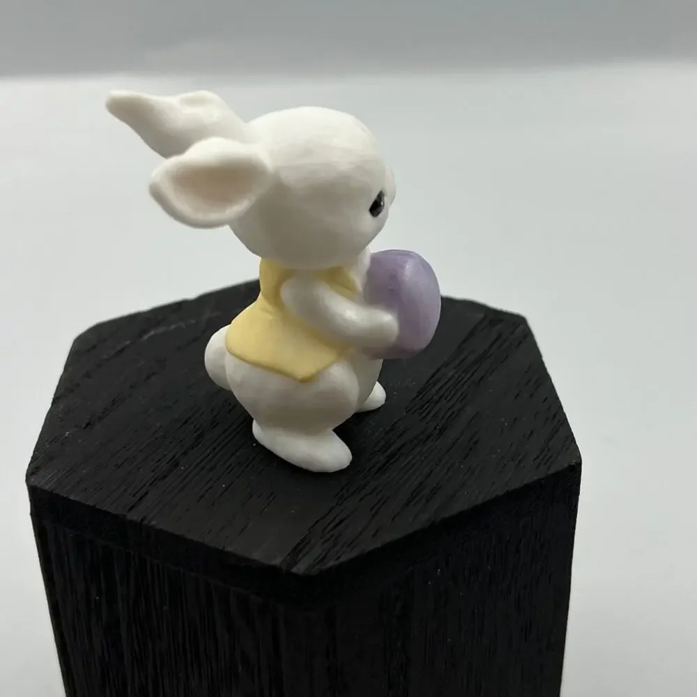 Vintage Hallmark Taiwan Plastic Mini Easter Bunny Rabbit‎ 1984 Figurine